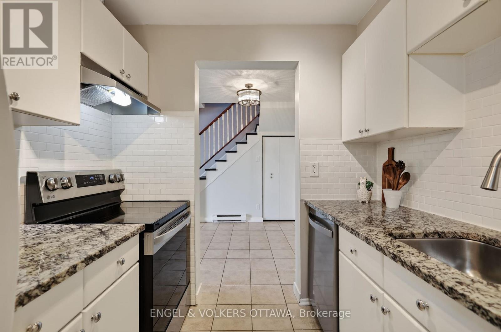 29 Woodvale Green Drive — photo 18