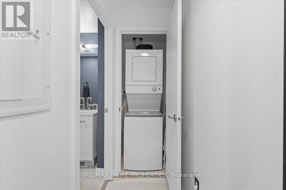 224 LYON STREET N - 17