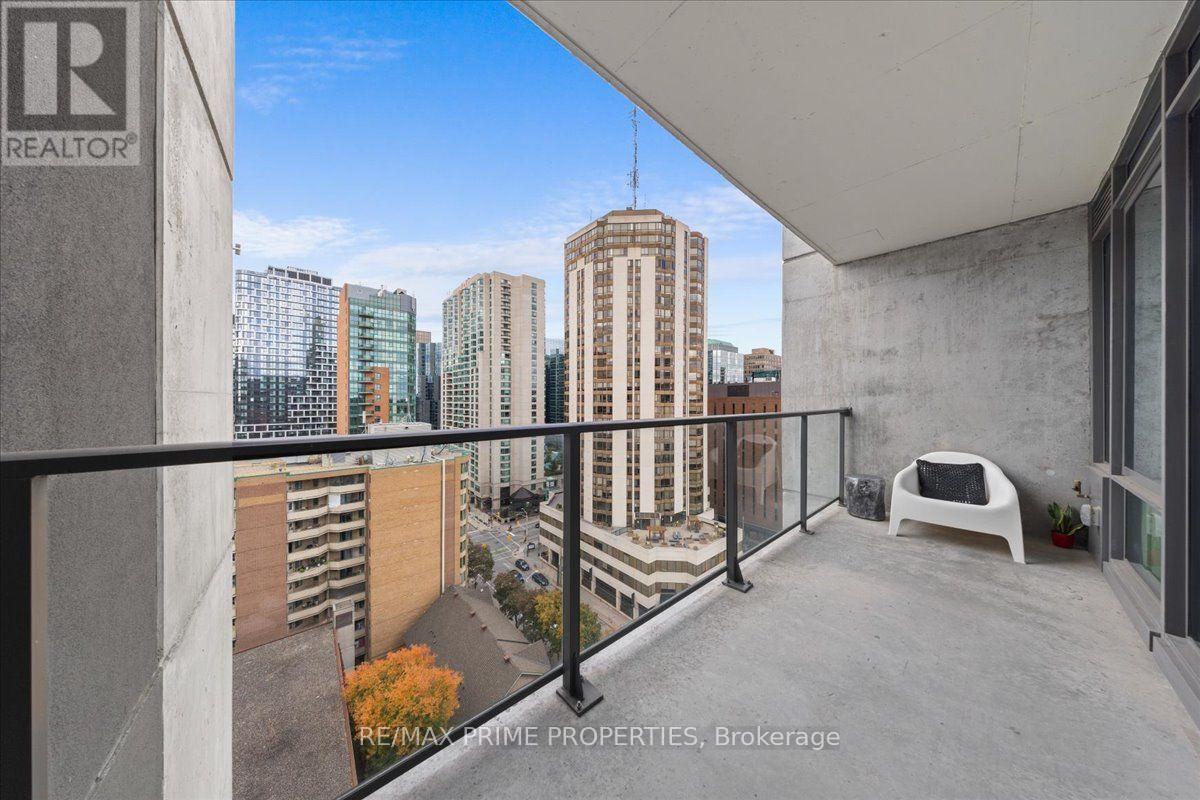 224 LYON STREET N - 18