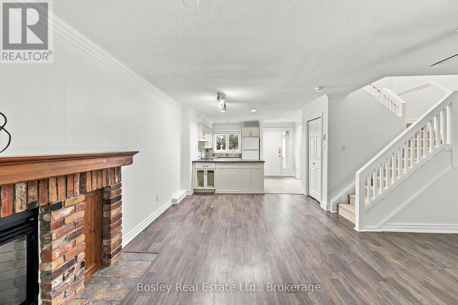 552 Oxbow Crescent — photo 17