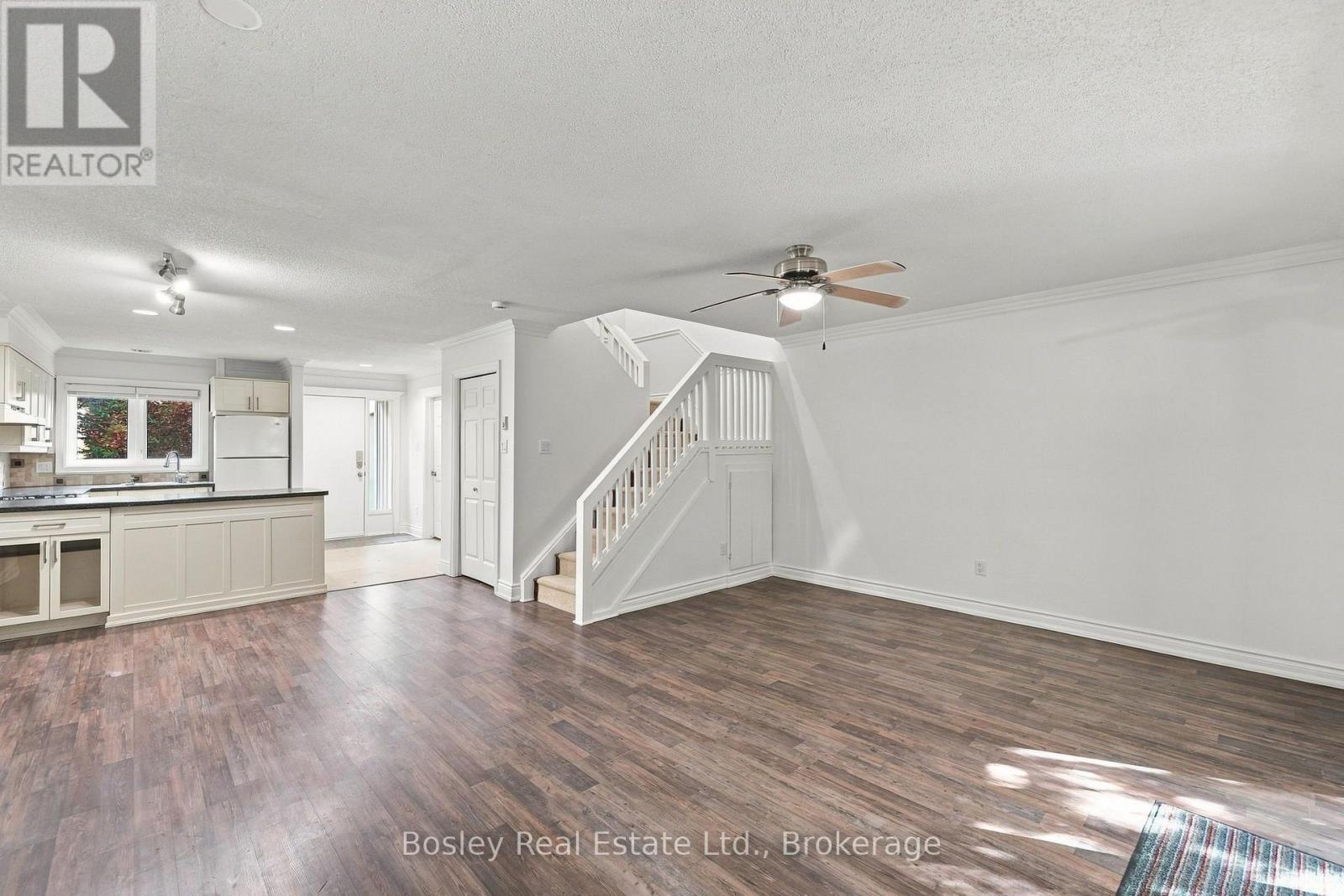 552 Oxbow Crescent — photo 18