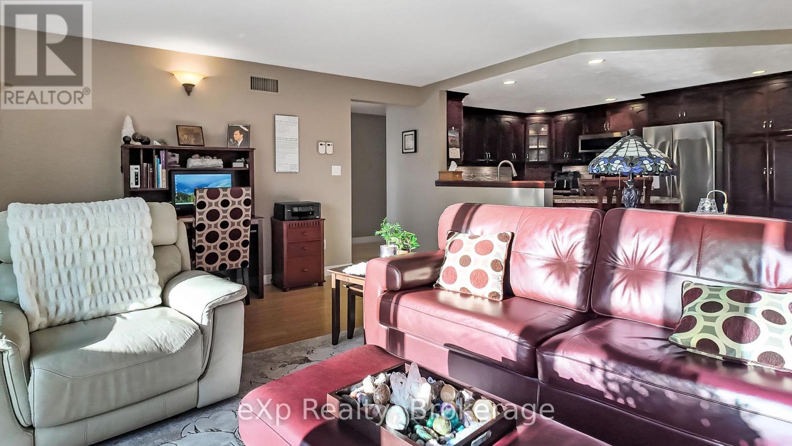 #304 125 WILLIAM STREET N - 17