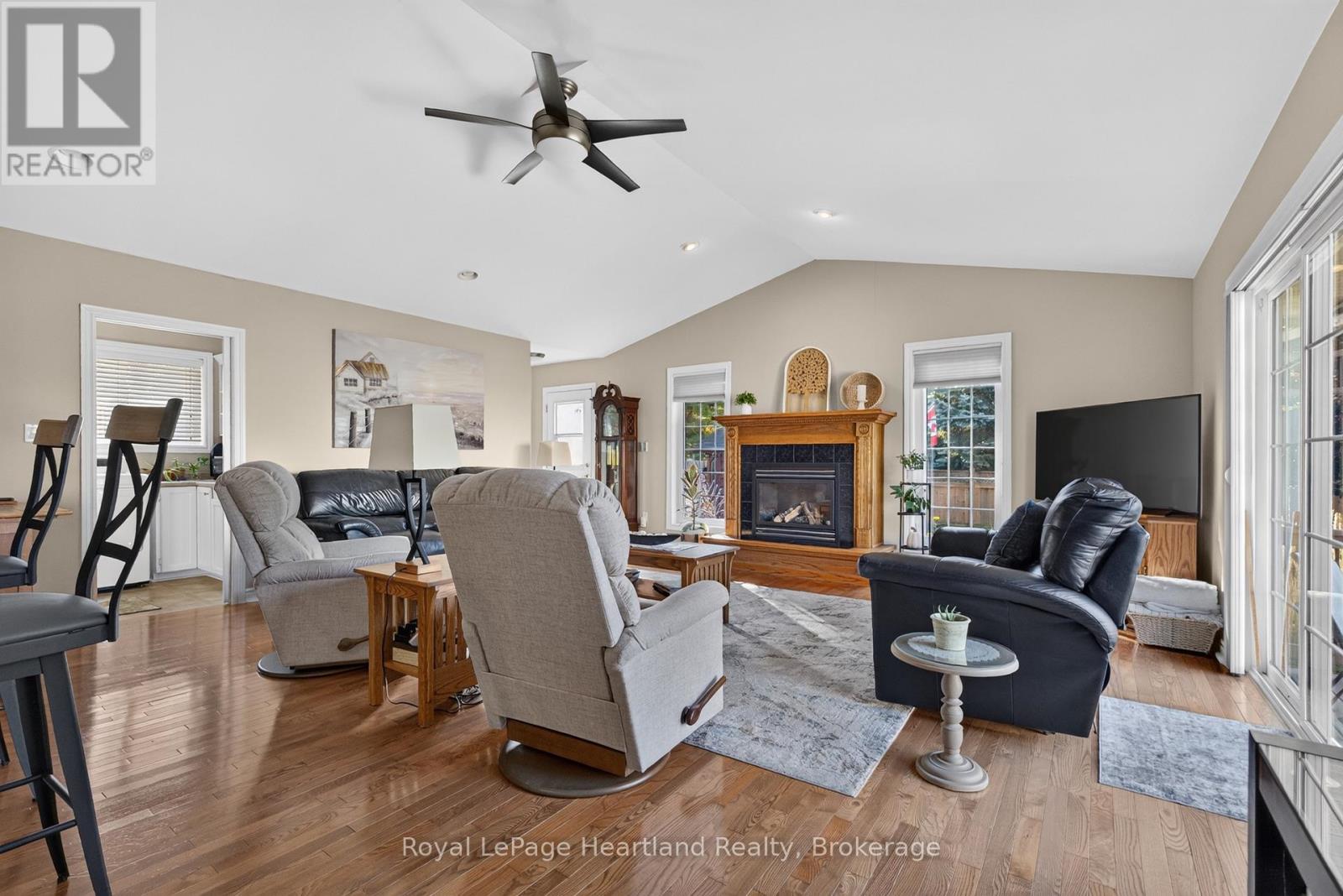 9 SHERWOOD CRESCENT - Image 11