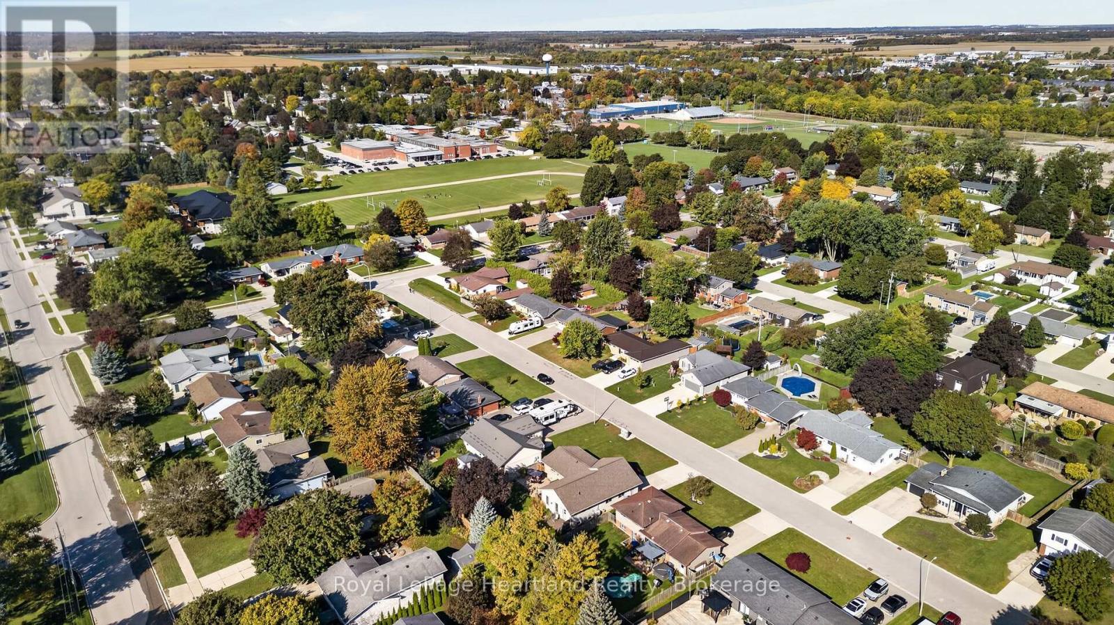 9 SHERWOOD CRESCENT - 43