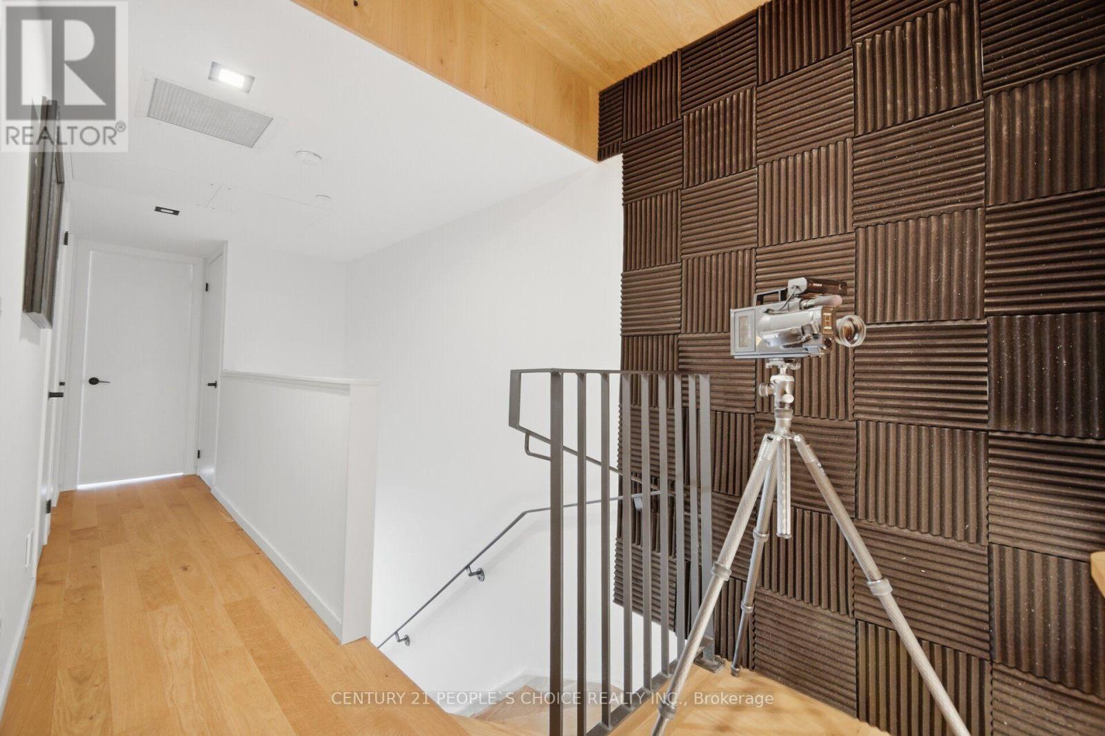 #310 45 DOVERCOURT ROAD - 12