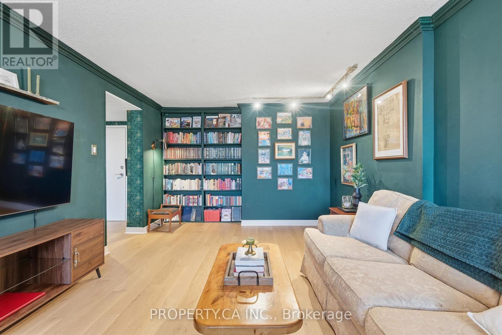 1811- 15 Maitland Place, Toronto, ON photo 2