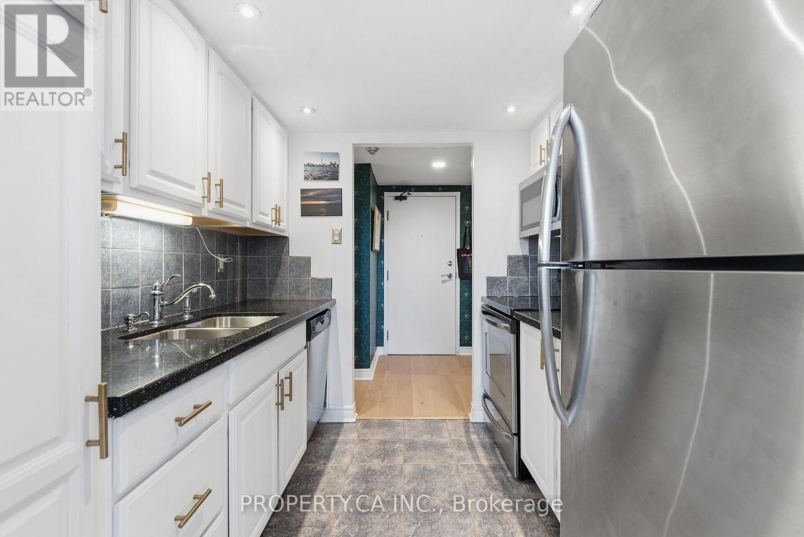 1811- 15 Maitland Place, Toronto, ON photo 9