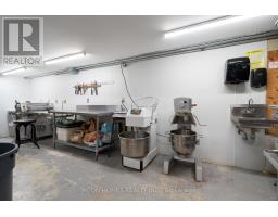 689 St Clair Avenue W, Toronto, ON M6C1B2 Photo 13
