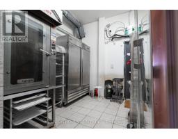 689 St Clair Avenue W, Toronto, ON M6C1B2 Photo 14