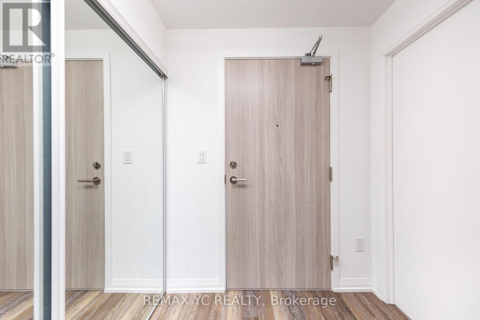 2110 - 75 CANTERBURY PLACE, Toronto (Willowdale West)