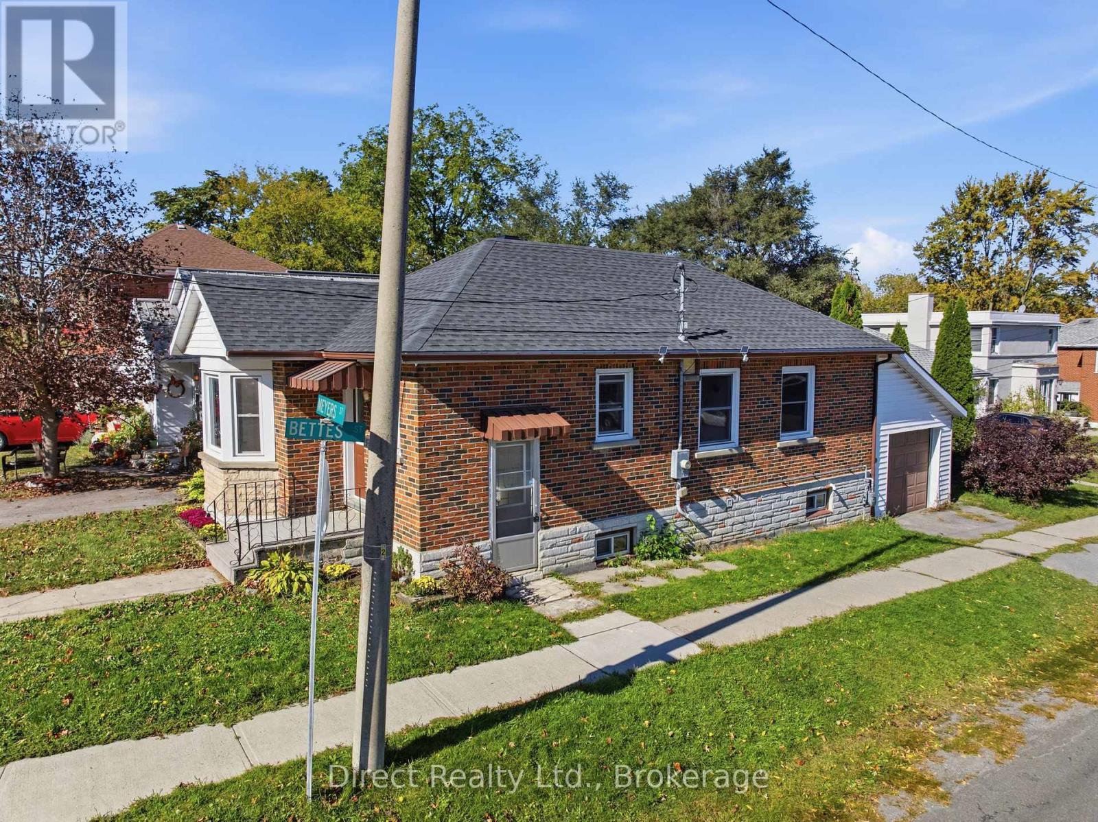 32 MEYERS STREET - 27