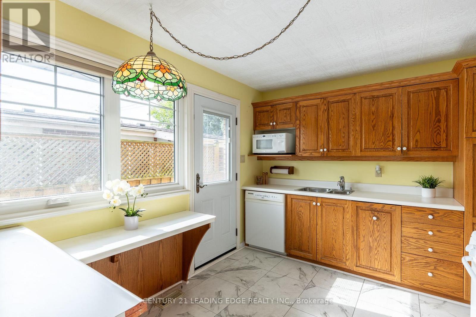18 Horizon Crescent, Toronto, ON photo 11