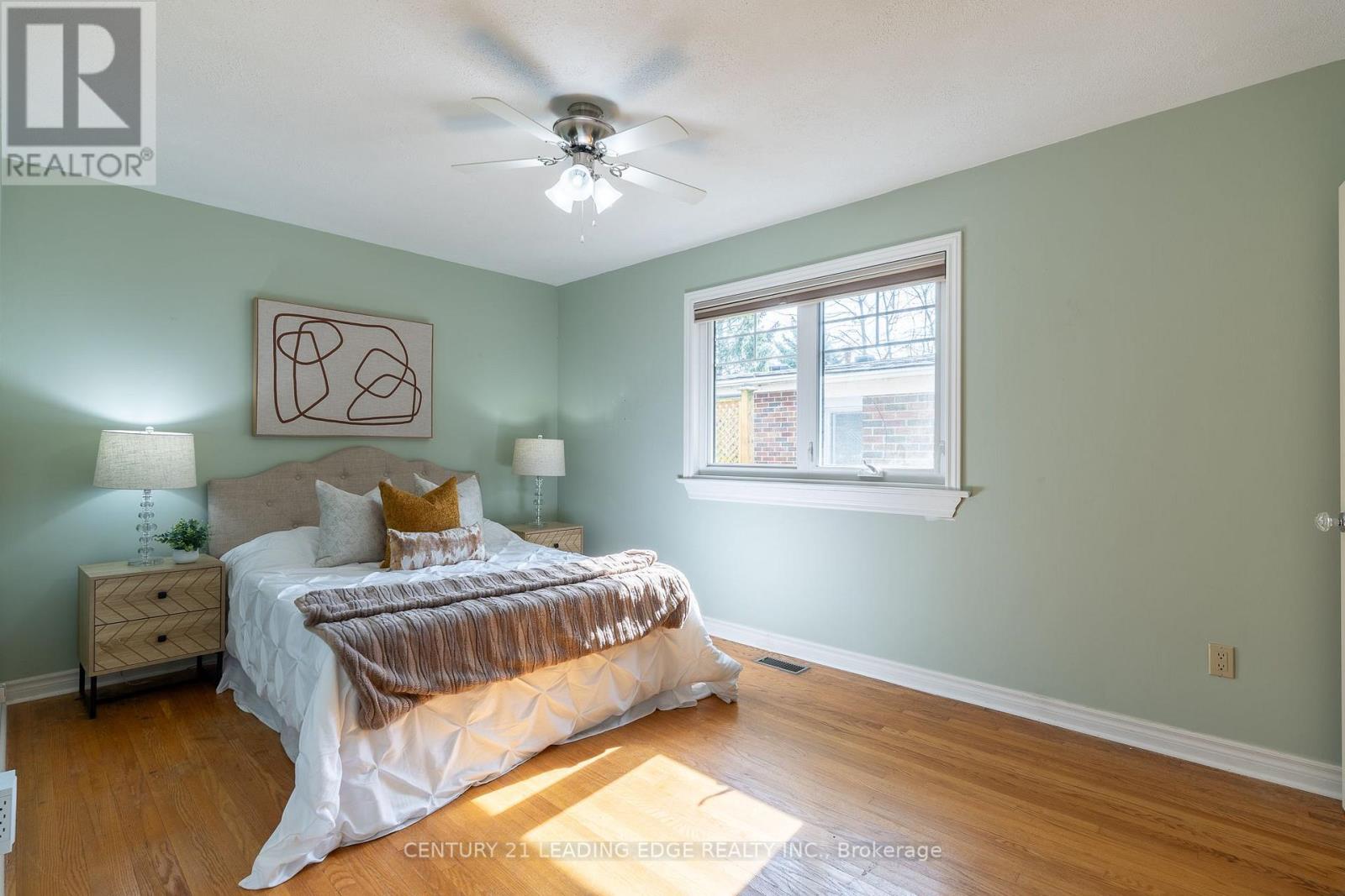 18 HORIZON CRESCENT - 16