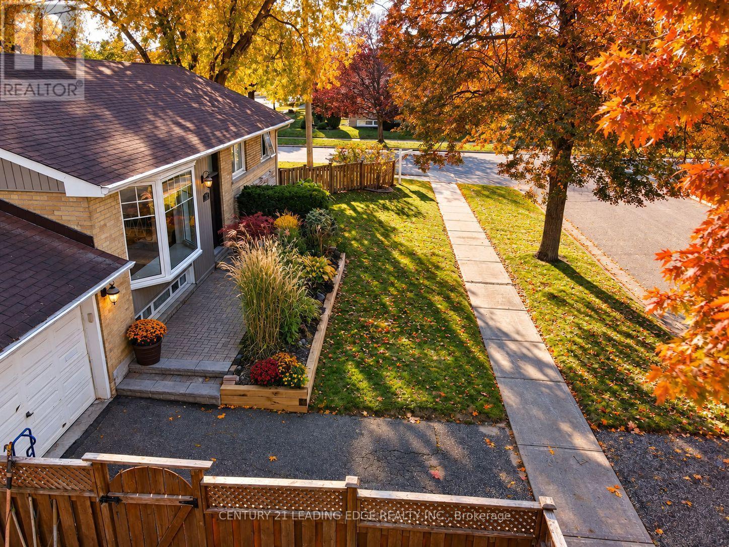 18 Horizon Crescent, Toronto, ON photo 2