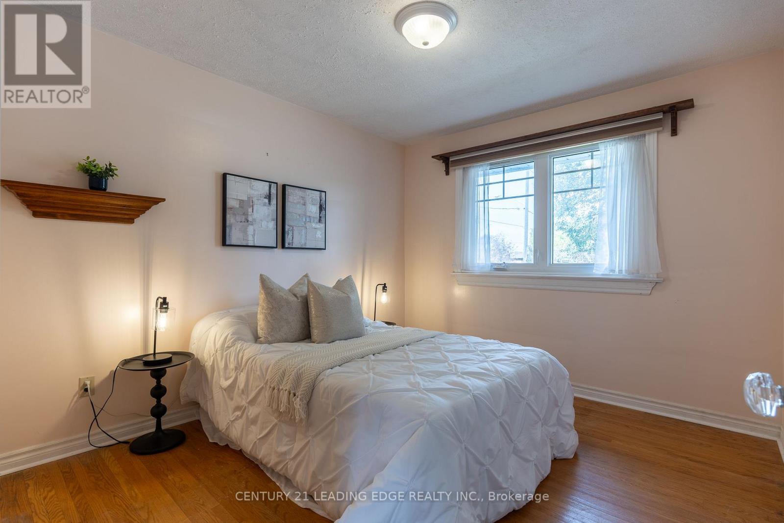 18 HORIZON CRESCENT - 20