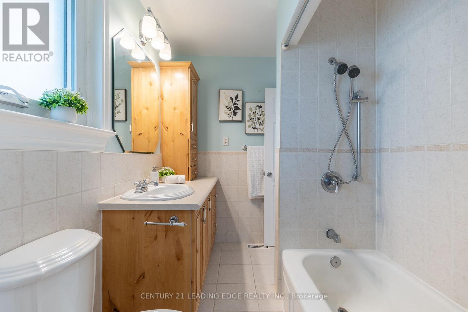 18 HORIZON CRESCENT - 22