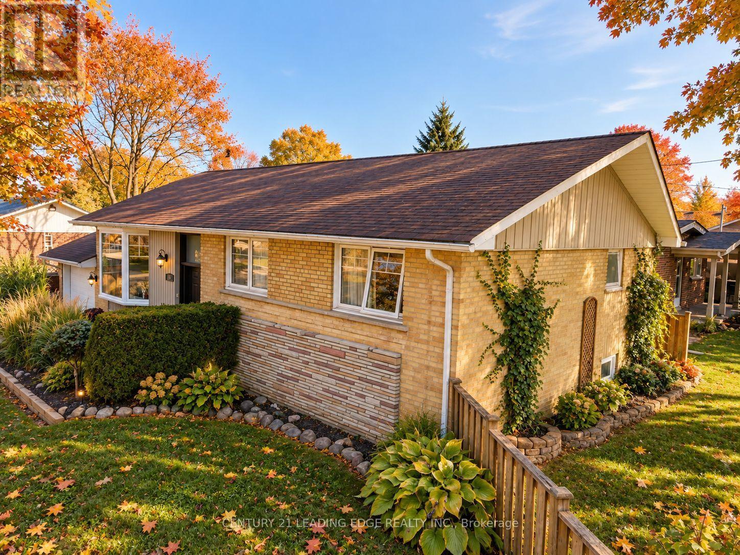 18 HORIZON CRESCENT - 33