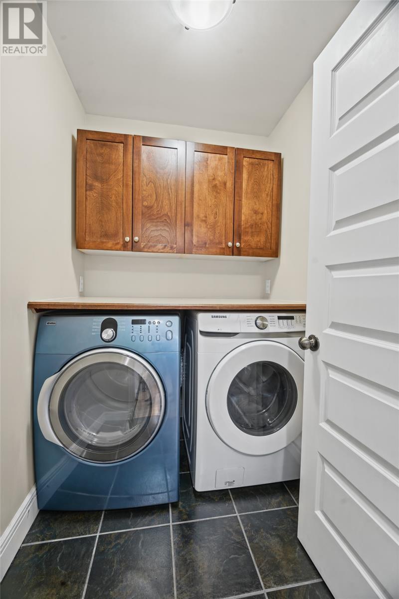 #11 28 Lions Crescent - 31