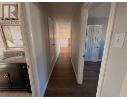 39 Canada Drive thumbnail 18