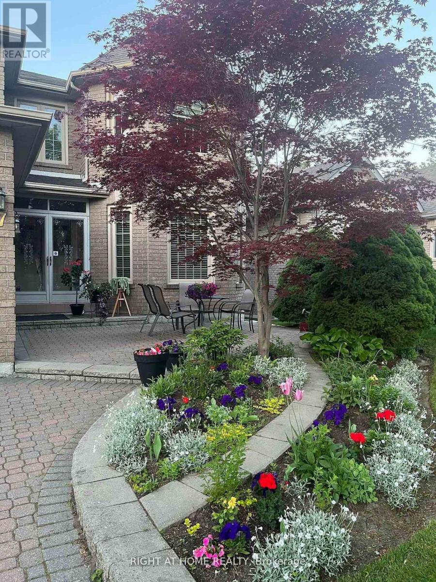 27 Addison Street, Richmond Hill, ON photo 4