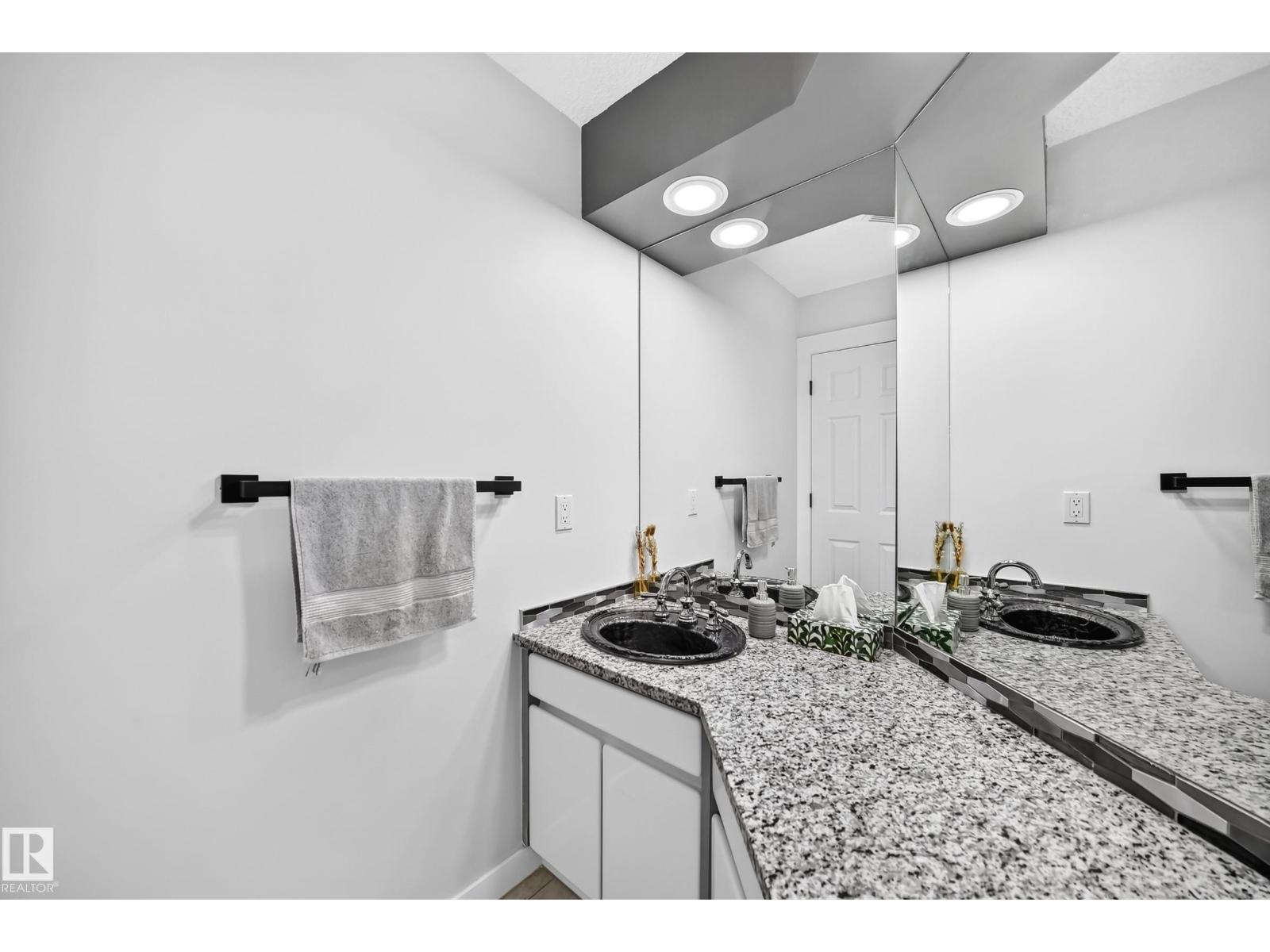 5830 181 Street NW, Dechene — photo 23 of 30: Property photo