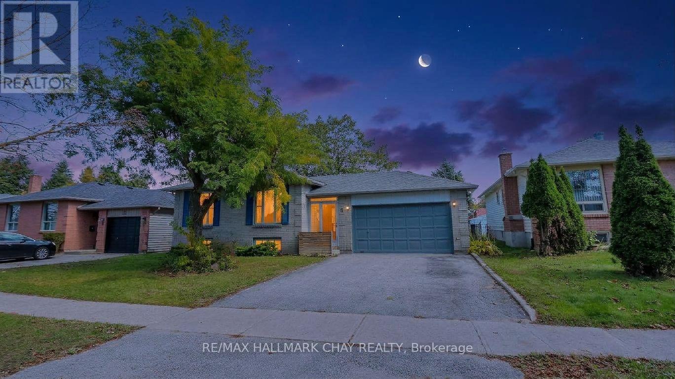 9 Bronte Crescent, Barrie, ON photo 1