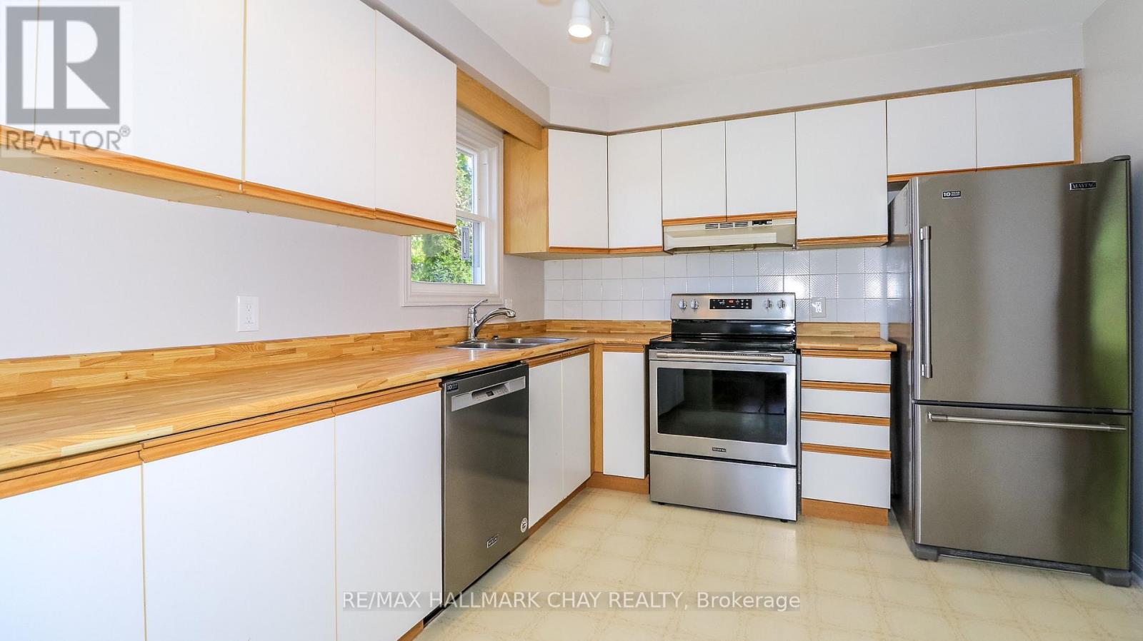 9 BRONTE CRESCENT - 25