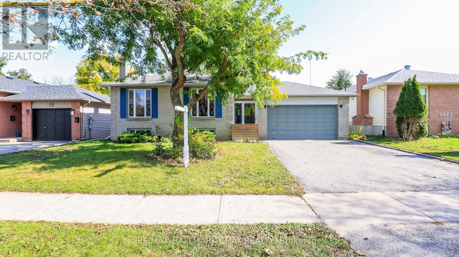 9 Bronte Crescent, Barrie, ON photo 5