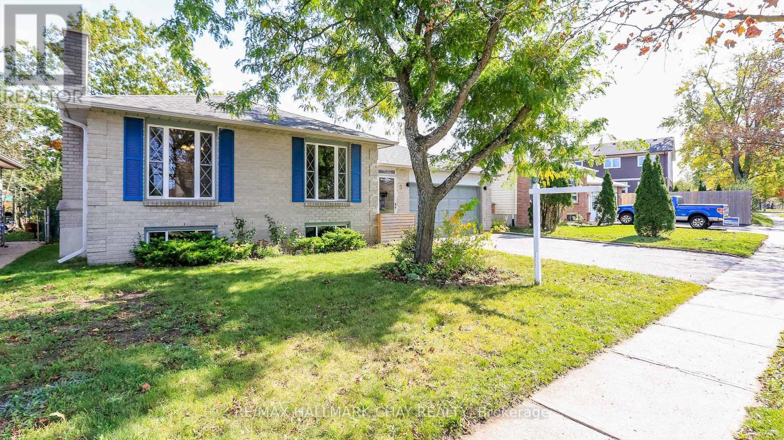 9 BRONTE CRESCENT - 6