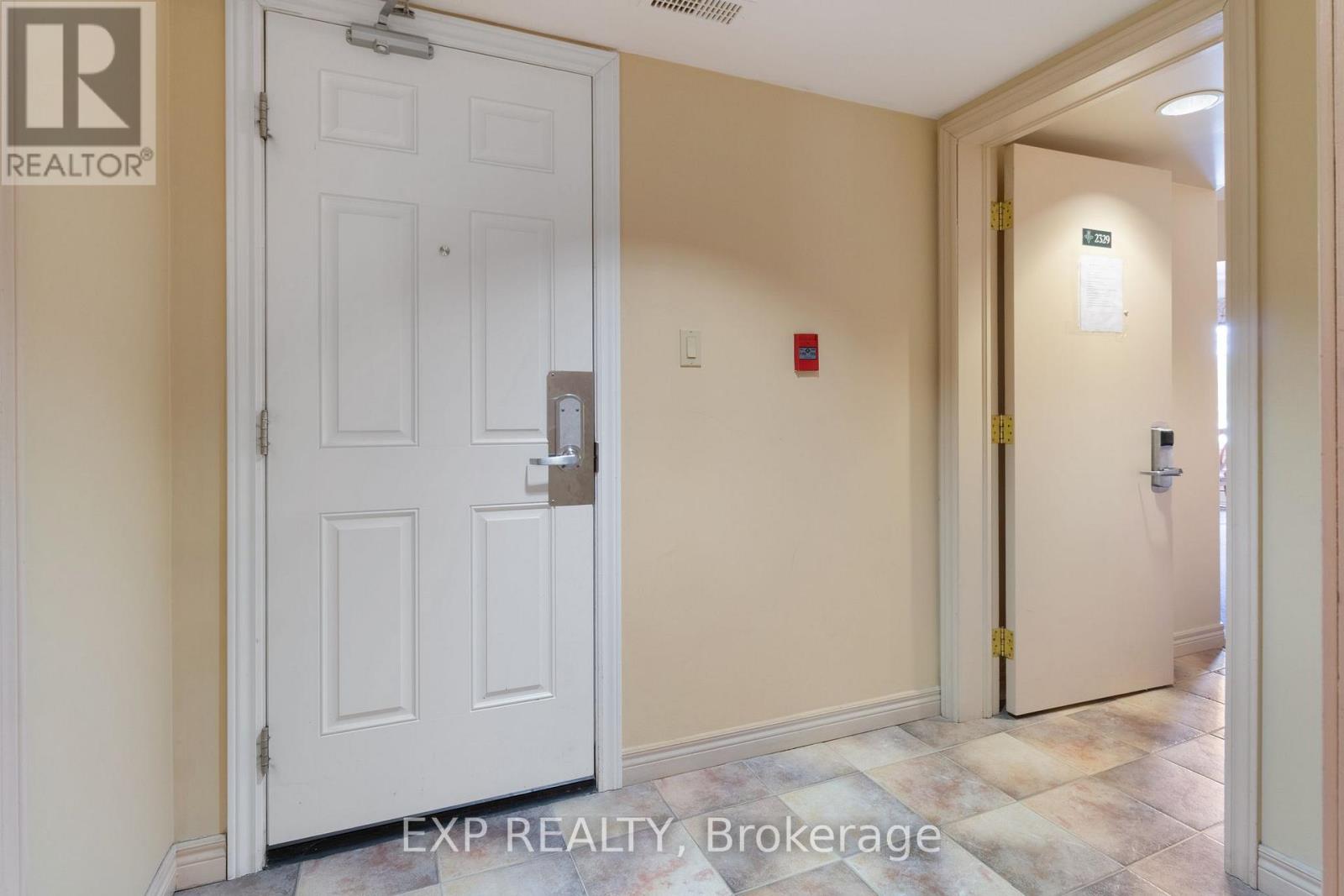 #2328/2329 90 HIGHLAND DRIVE - 25
