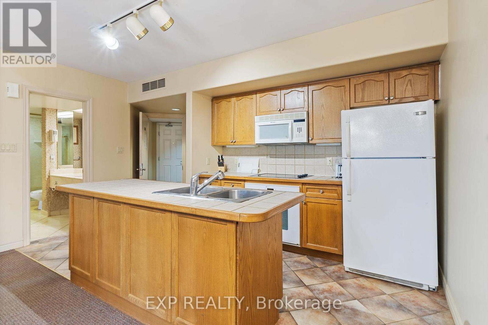 #2328/2329 90 HIGHLAND DRIVE - 6