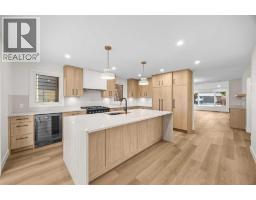 5pc Bathroom - 44 Canterbury Drive Sw, Calgary, AB T2W3S8 Photo 11