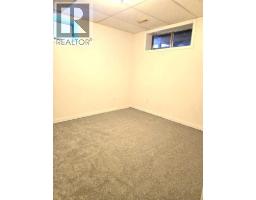 182 Coventry Close NE - photo 28