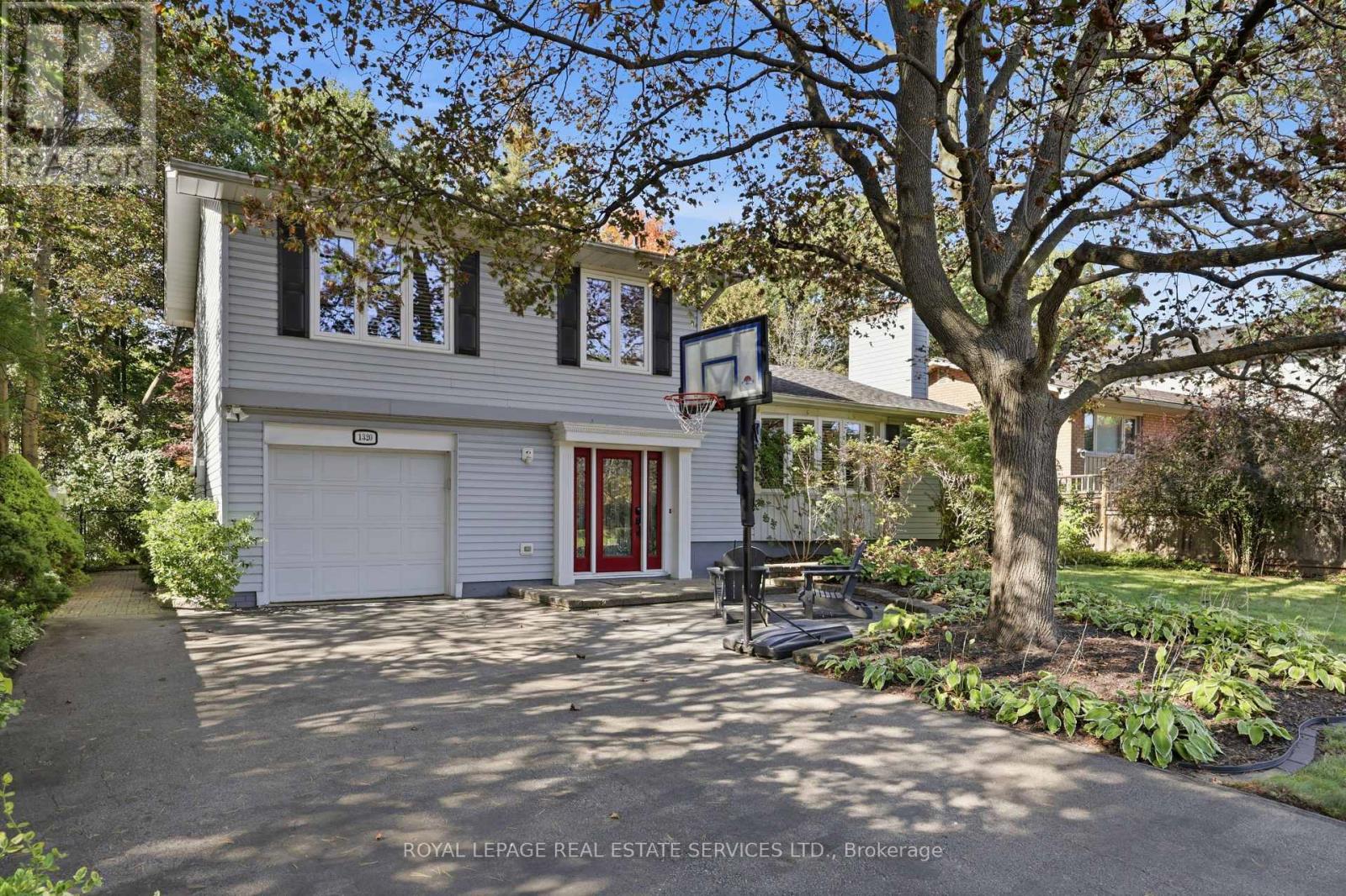 1320 HILLVIEW CRESCENT - 1