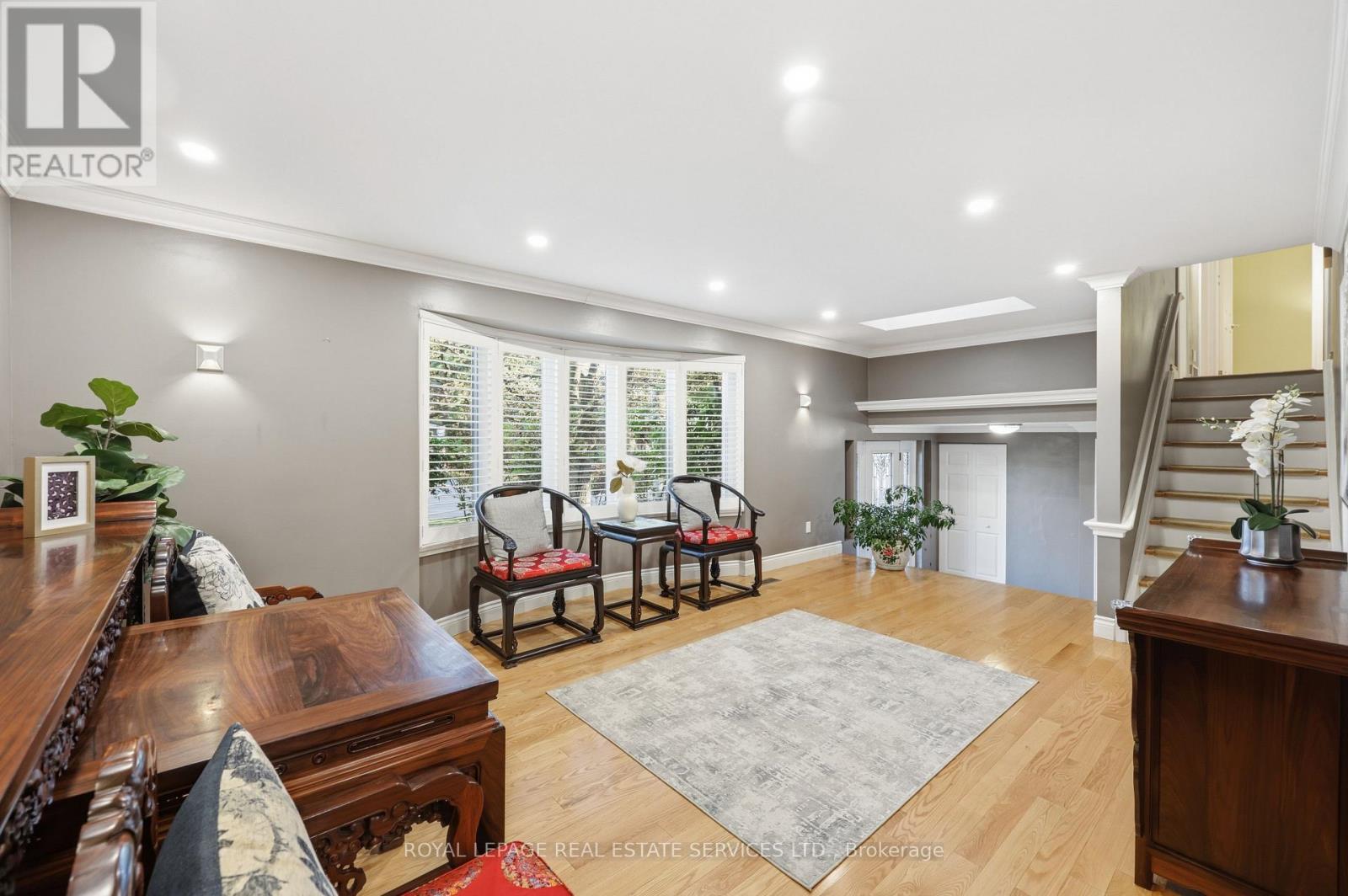 1320 HILLVIEW CRESCENT - 11
