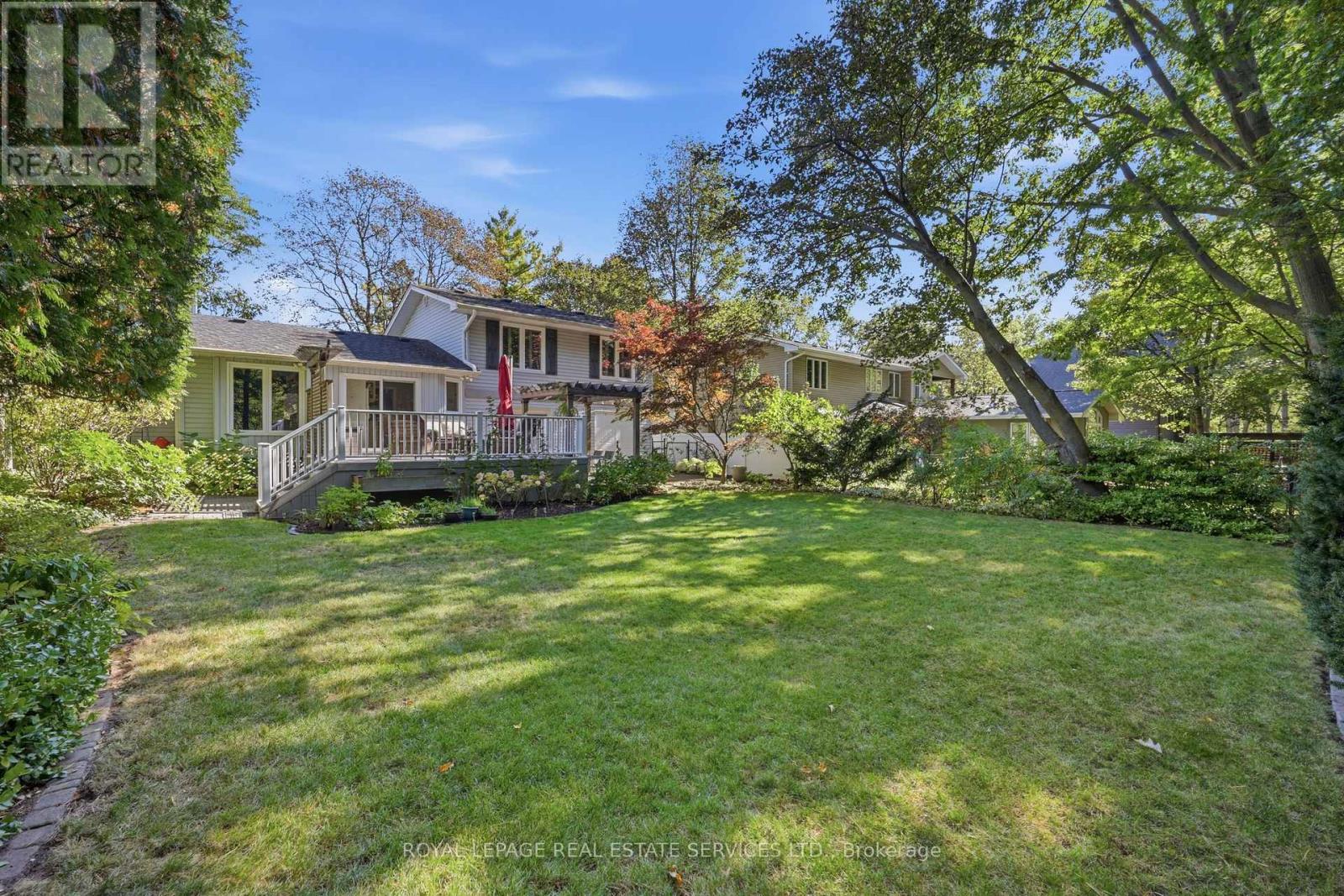 1320 HILLVIEW CRESCENT - 36