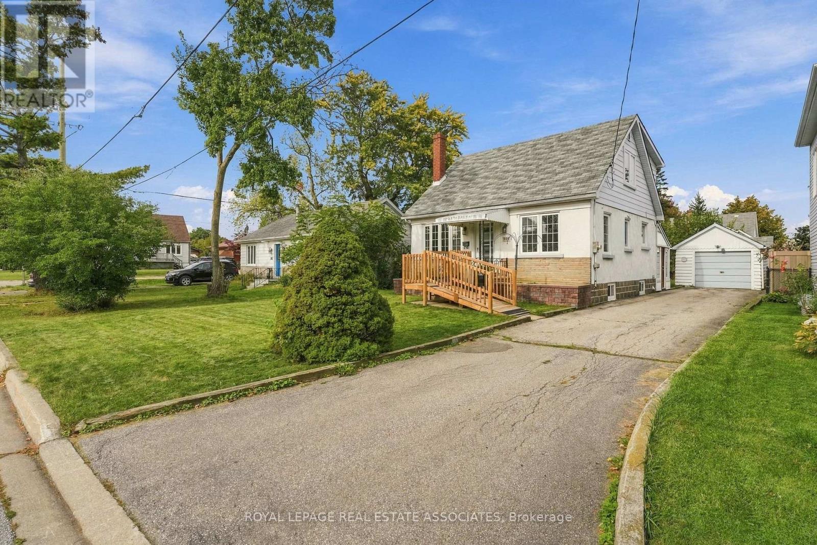 989 Pelham Avenue, Mississauga, ON photo 1