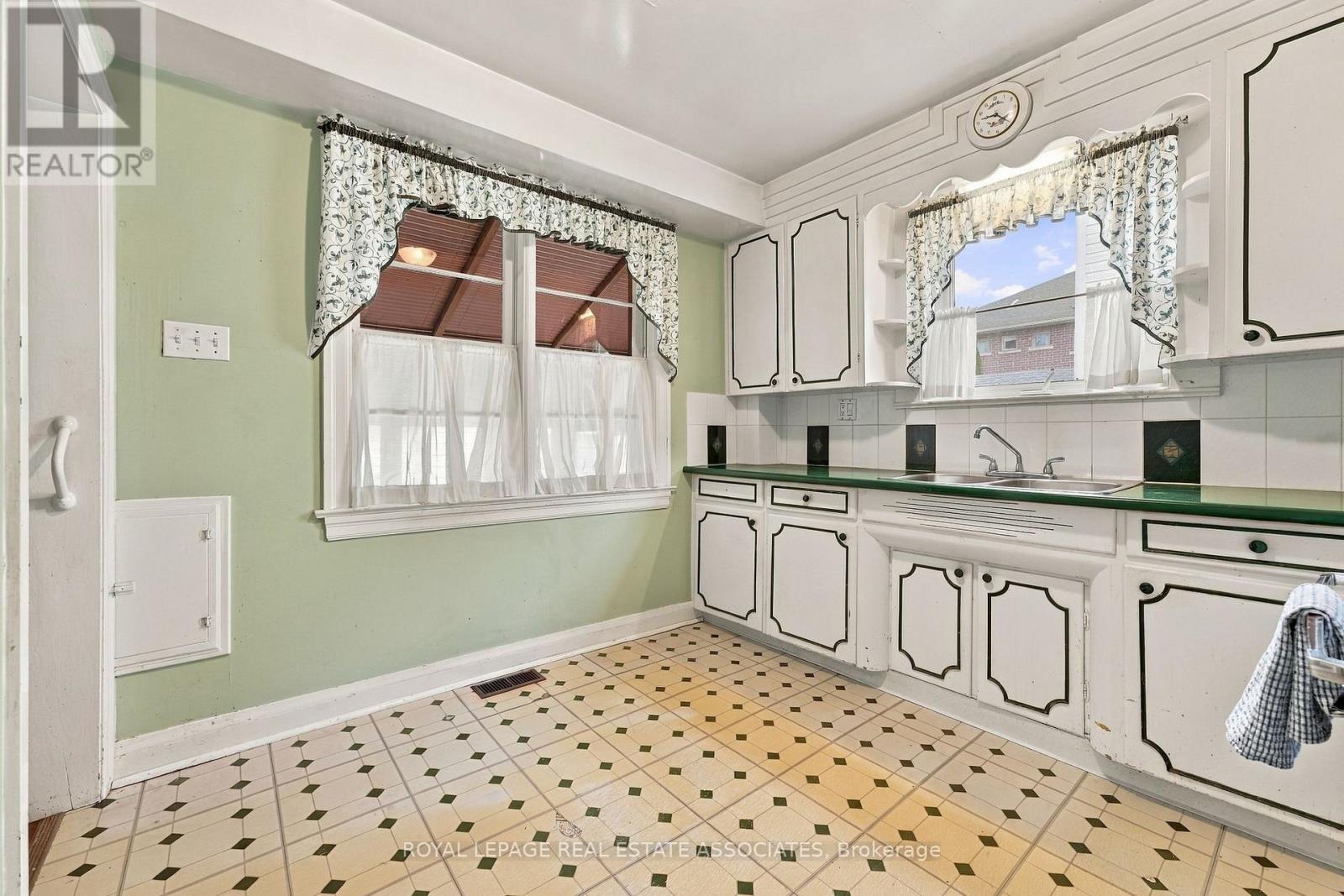 989 PELHAM AVENUE - 14