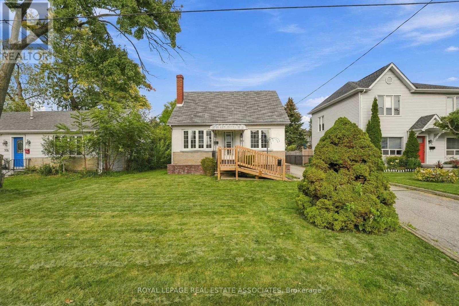 989 PELHAM AVENUE - 2