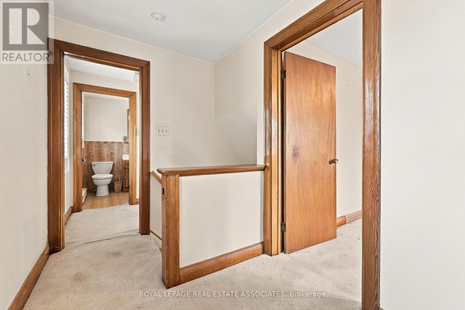 989 PELHAM AVENUE - 24