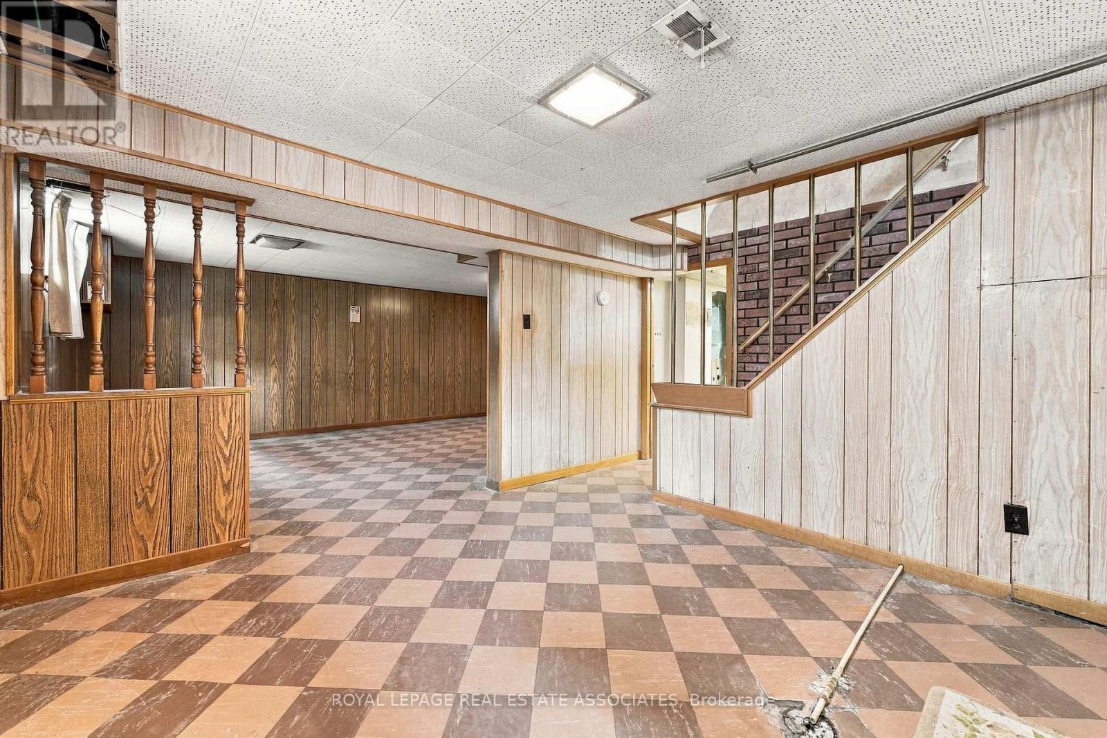989 PELHAM AVENUE - 26