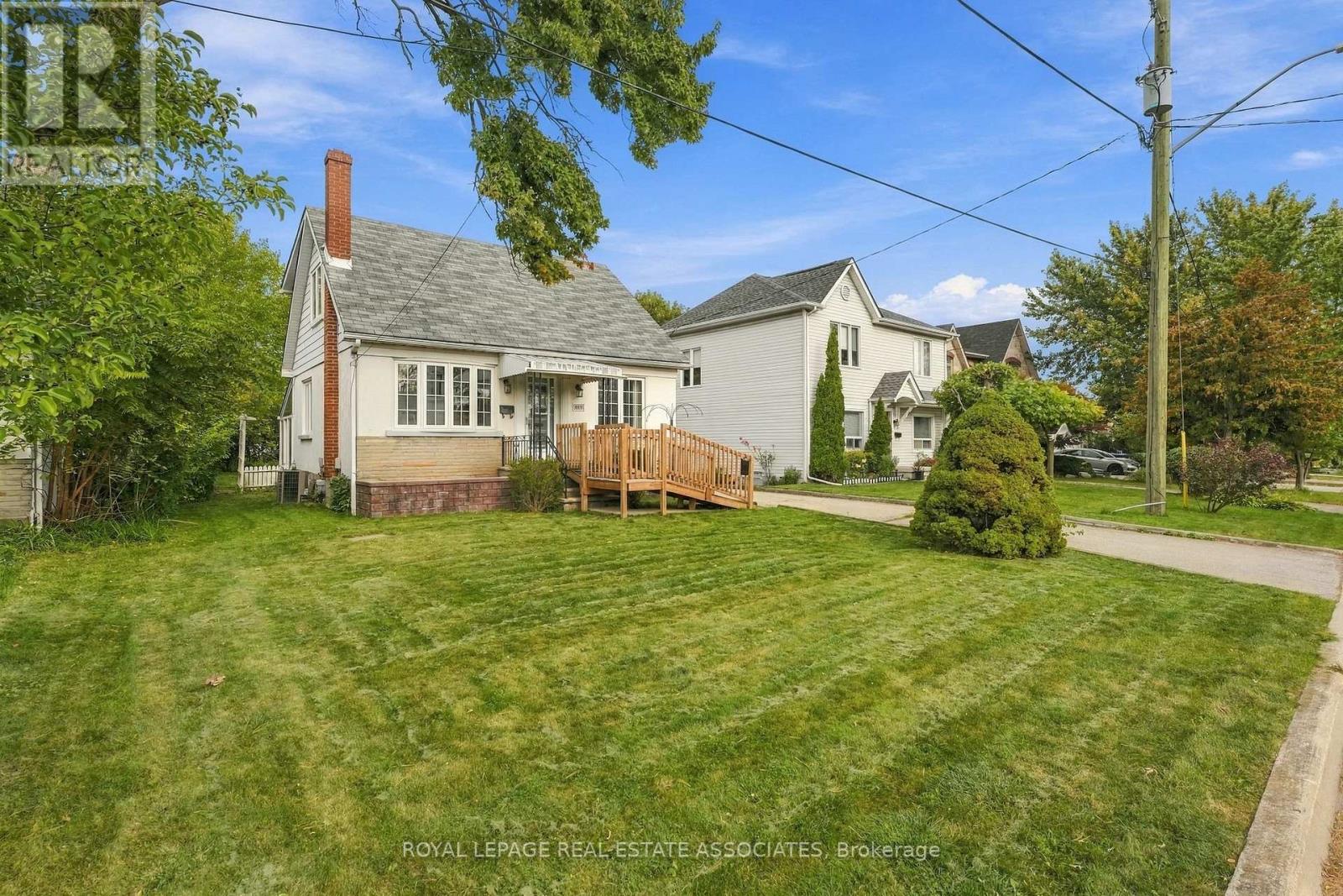 989 Pelham Avenue, Mississauga, ON photo 3