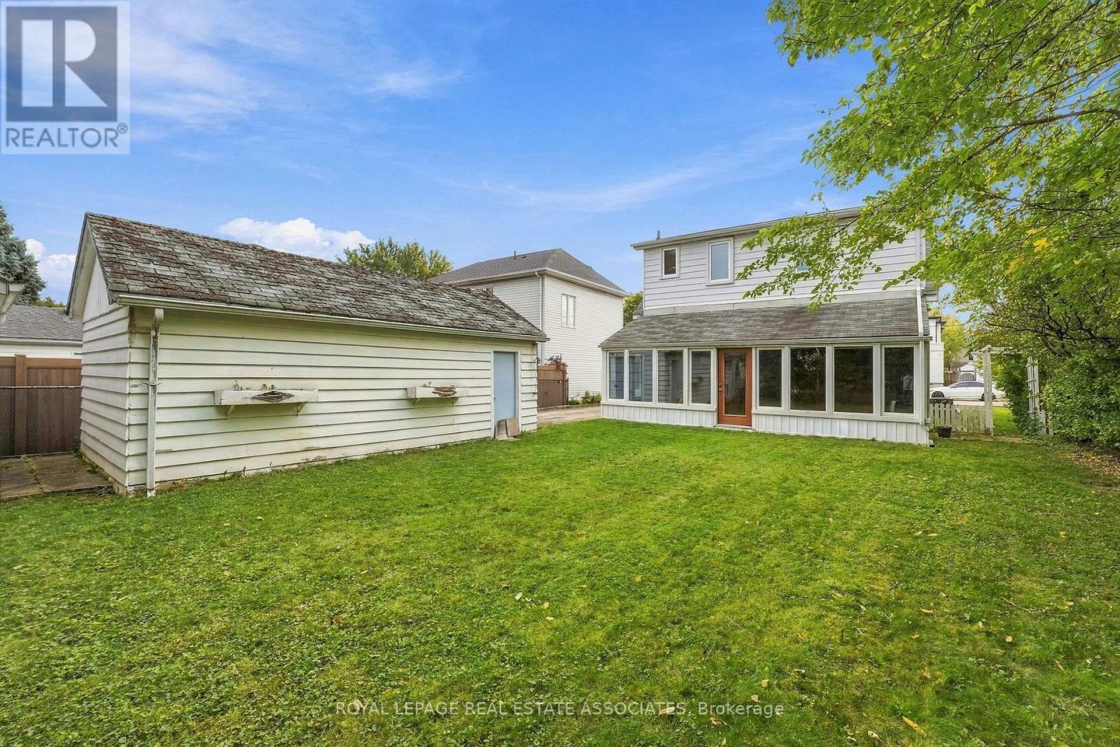 989 PELHAM AVENUE - 33