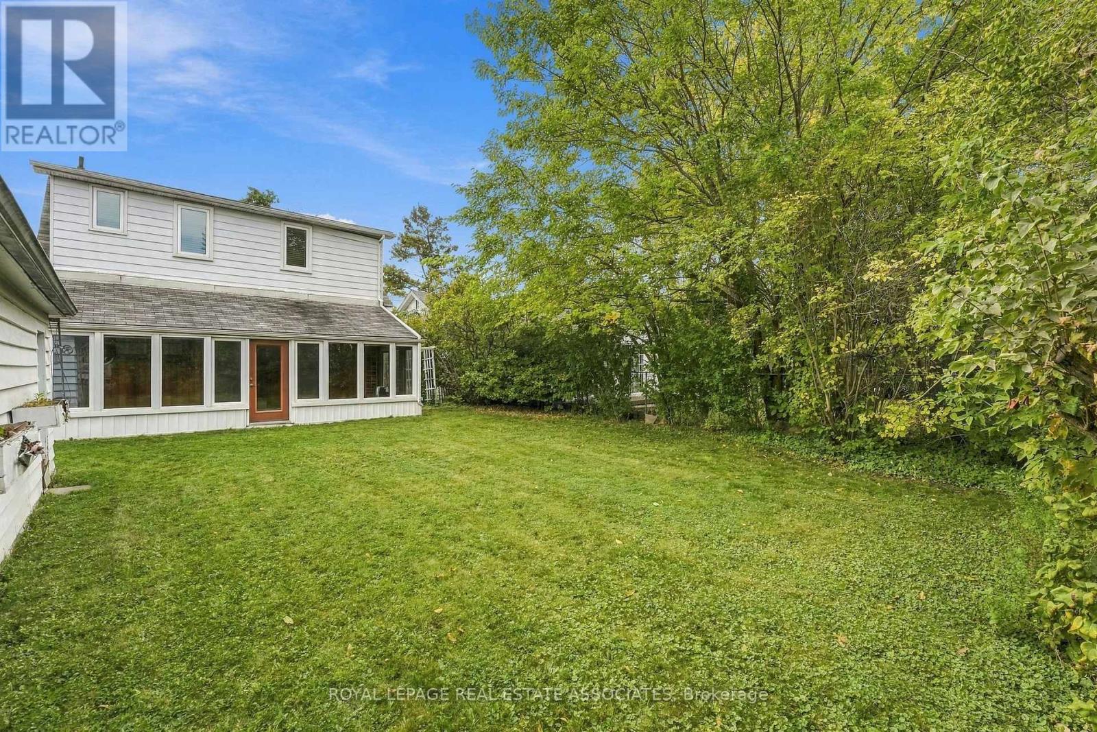 989 PELHAM AVENUE - 35