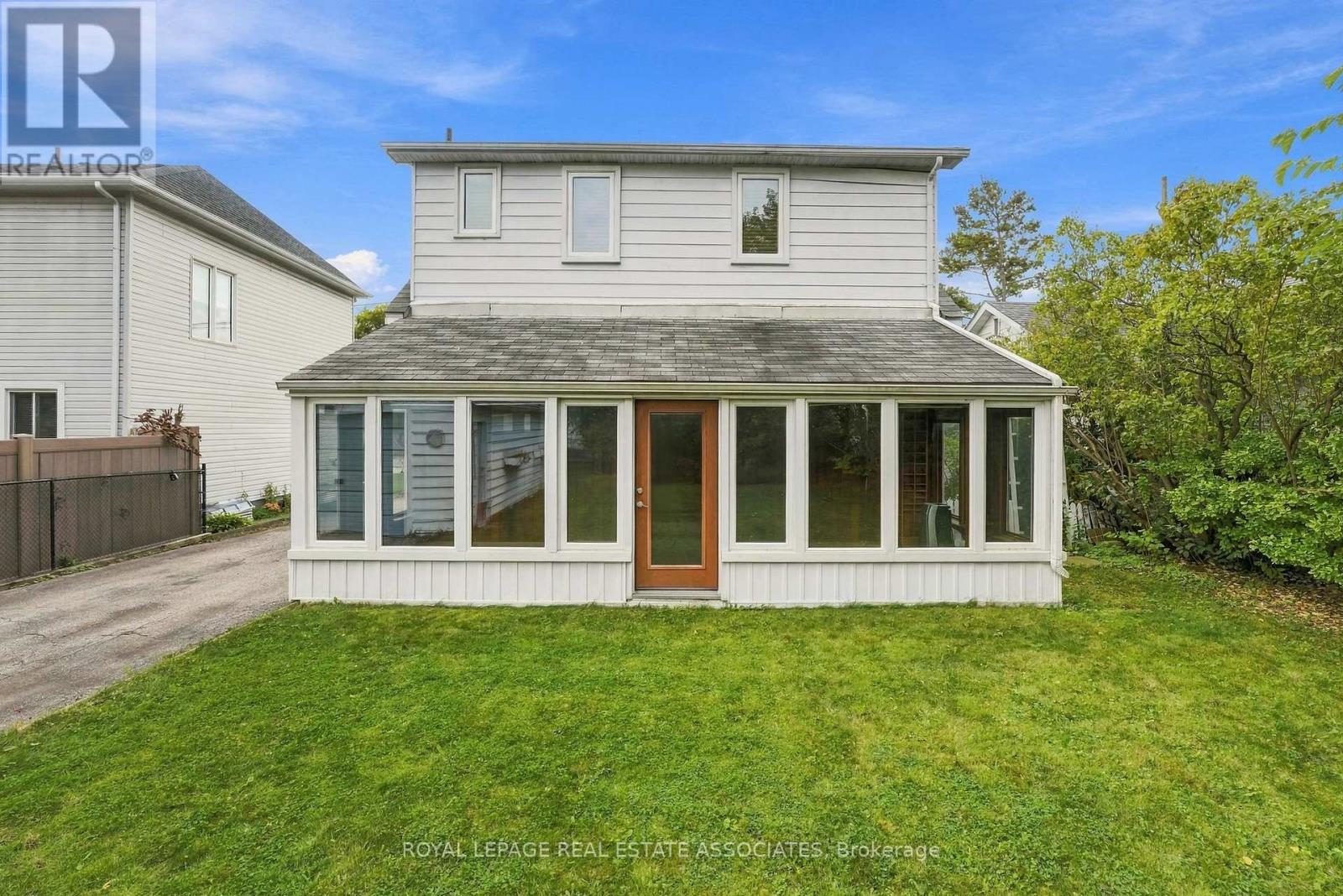989 PELHAM AVENUE - 36
