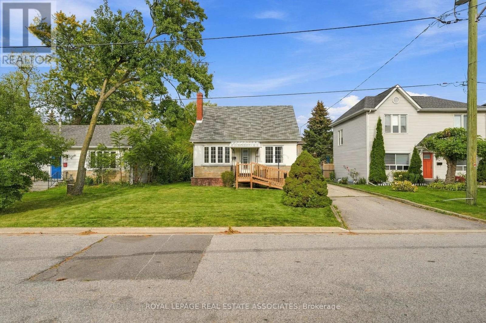 989 PELHAM AVENUE - 37