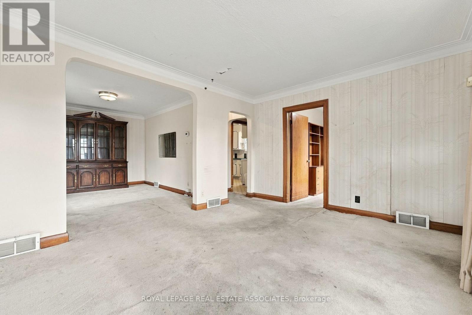 989 PELHAM AVENUE - 6