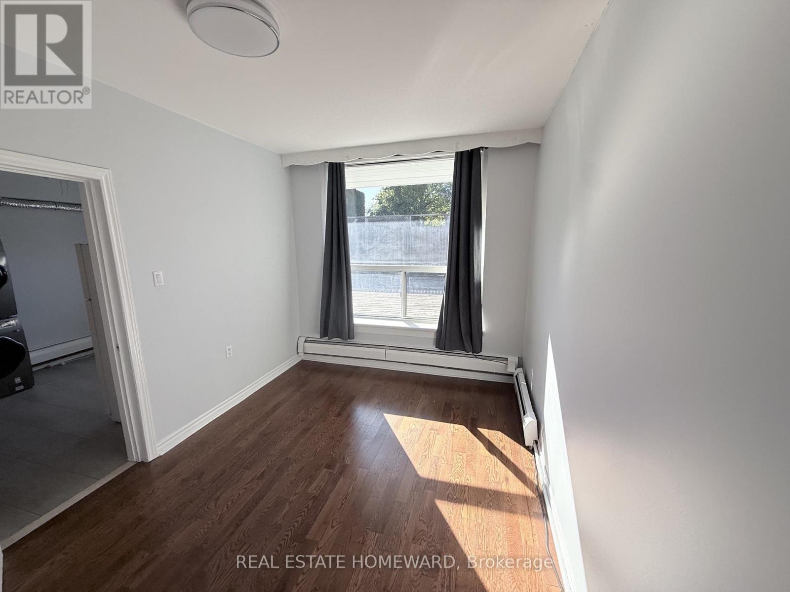 611 Danforth Avenue — photo 8