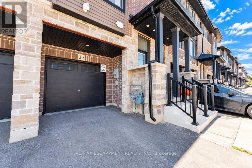 29- 120 Court Drive, Brant, ON photo 2