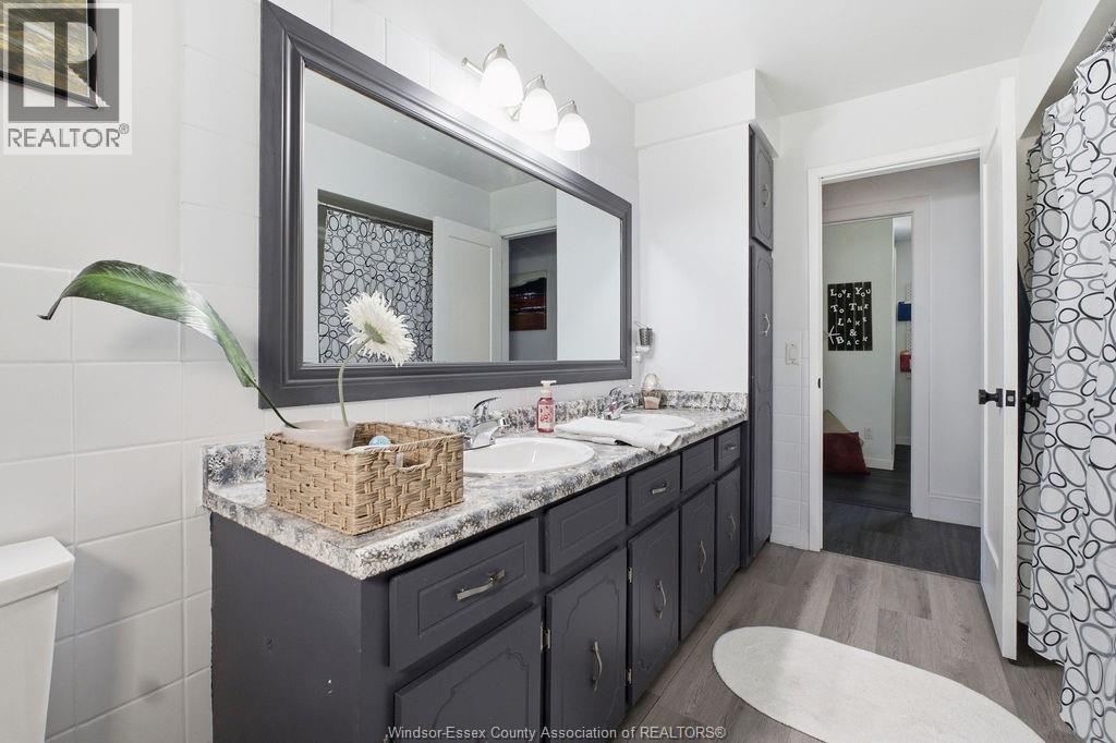 9952 ST CLAIR RD - Image 19